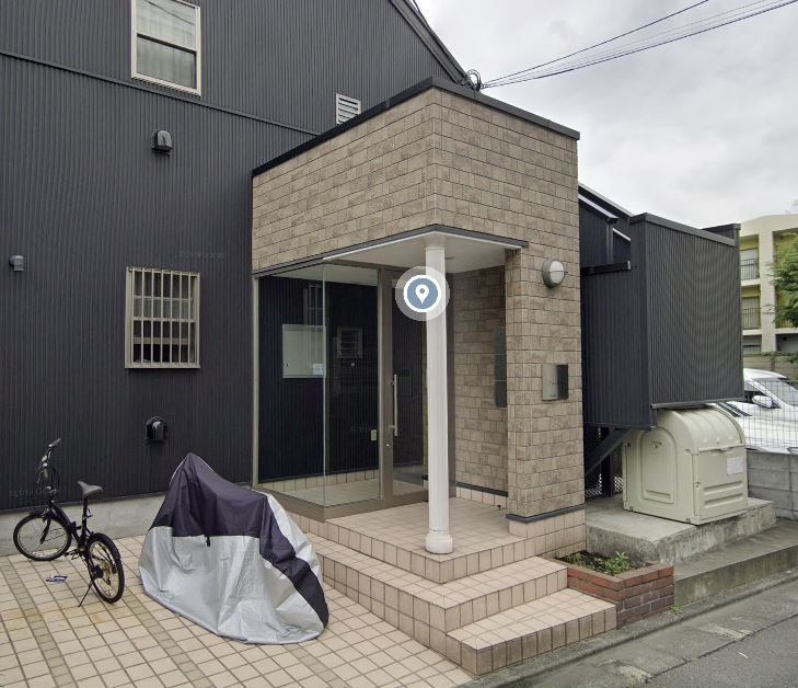 アルト鷹番のエントランス