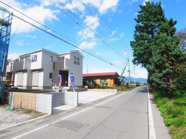新築　吉岡町大久保　GRAFARE　6号棟の前面道路含む現地写真|現地写真　東側道路
