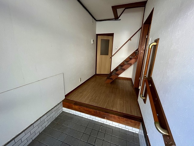 大和高田市南陽町戸建の玄関