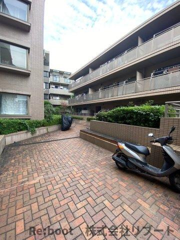 グロースメゾン海神の駐車場