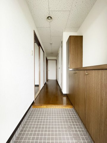 第二春日ハイツの玄関