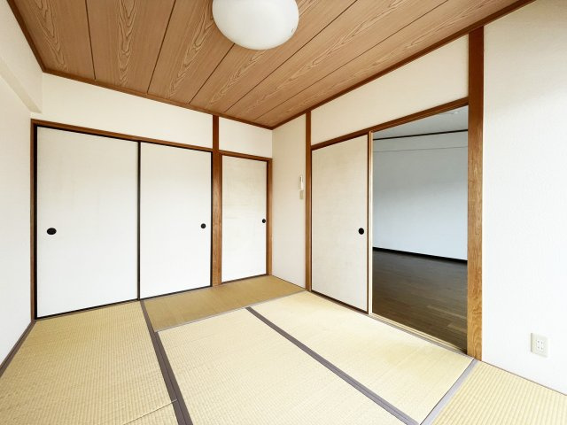 第二春日ハイツの和室