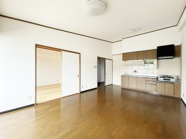 第二春日ハイツの居間・リビング