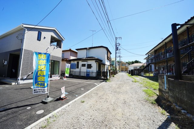 【横浜市瀬谷区相沢５丁目28-7全２棟新築戸建て１号棟】★仲介手数料無料★（瀬谷小学校・瀬谷中学校）の前面道路含む現地写真