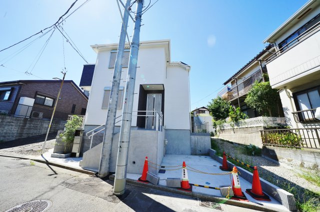 【横浜市瀬谷区相沢２丁目31-3棟新築戸建て】★仲介手数料無料★（相沢小学校・東野中学校）の外観