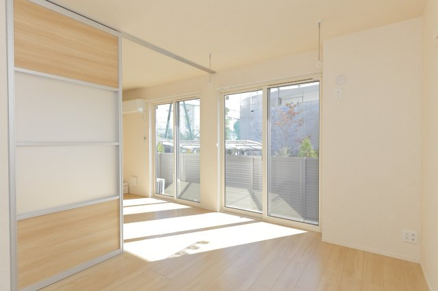 ロード花みずきの洋室