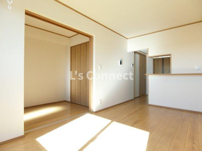 【居間・リビング】 | アルトゥーラＡ＆Ｗ | ９．４帖のＬＤＫ。カウンターキッチンです。