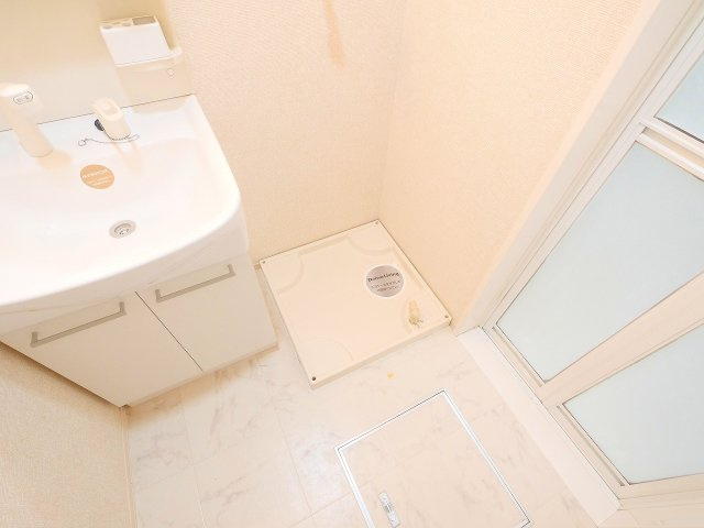 メゾンボナールの洗面所|ゆったりとスペースのある洗面所