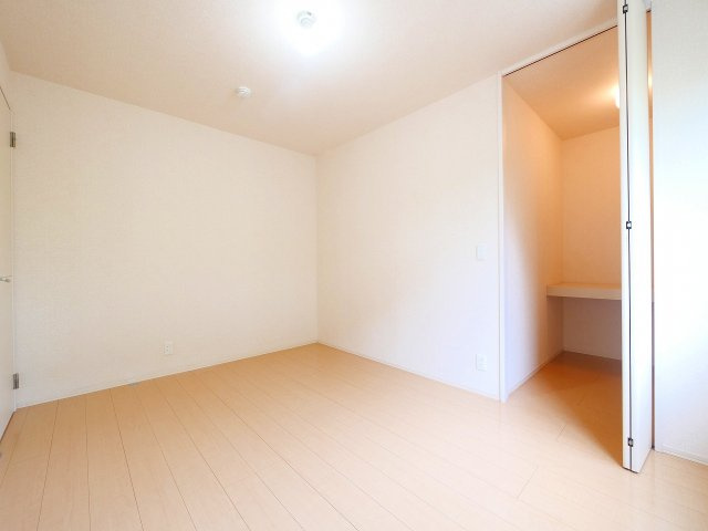 メゾンボナールの洋室|落ち着いた色調の洋室です