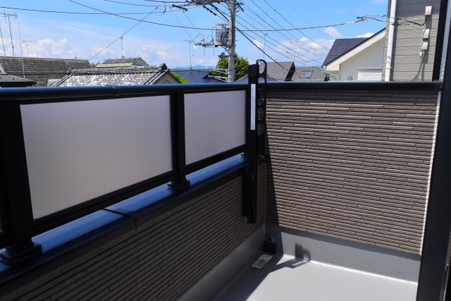 昭島市中神町２丁目の中古一戸建のバルコニー