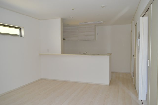 昭島市中神町２丁目の中古一戸建の居間・リビング