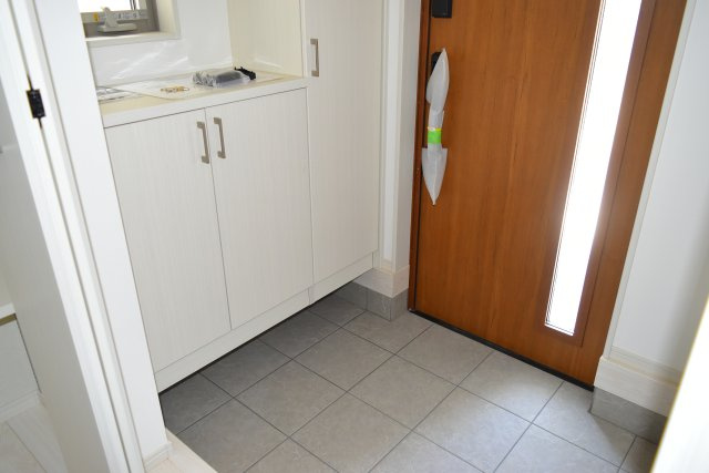 昭島市中神町２丁目の中古一戸建の玄関