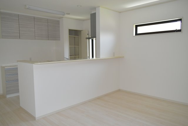 昭島市中神町２丁目の中古一戸建の居間・リビング