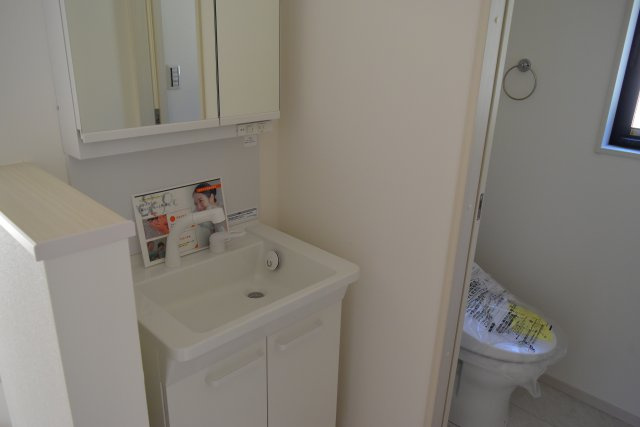 昭島市中神町２丁目の中古一戸建の独立洗面台