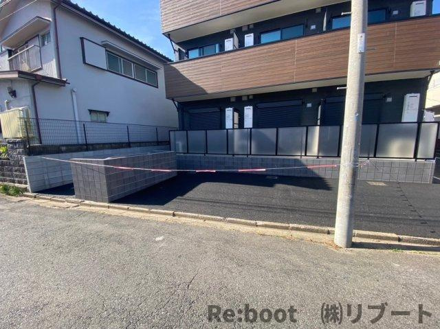 R-style FMの駐車場