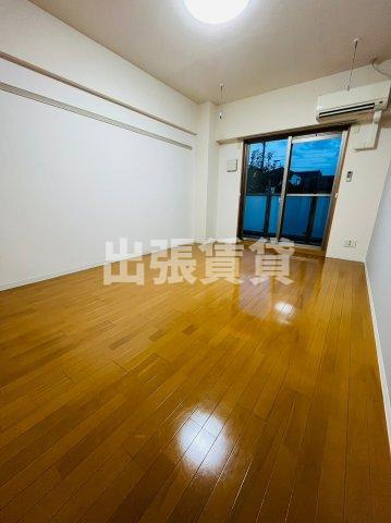 仲介手数料0円エトワール烏森の居間・リビング