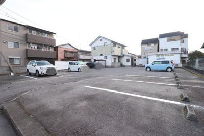 【駐車場】 | ハイツ夷山 | ゆったりした洋室です