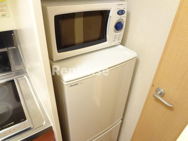 レオパレスグリーン一宮の寝室|冷蔵庫　電子レンジ