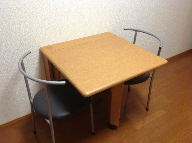 レオパレス新宮のその他|折りたたみテーブル・椅子2脚