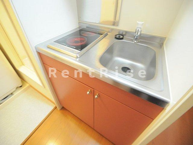 レオパレス下川田のキッチン|安心安全の電気コンロ、加熱力はばっちりのラジエントヒーター！