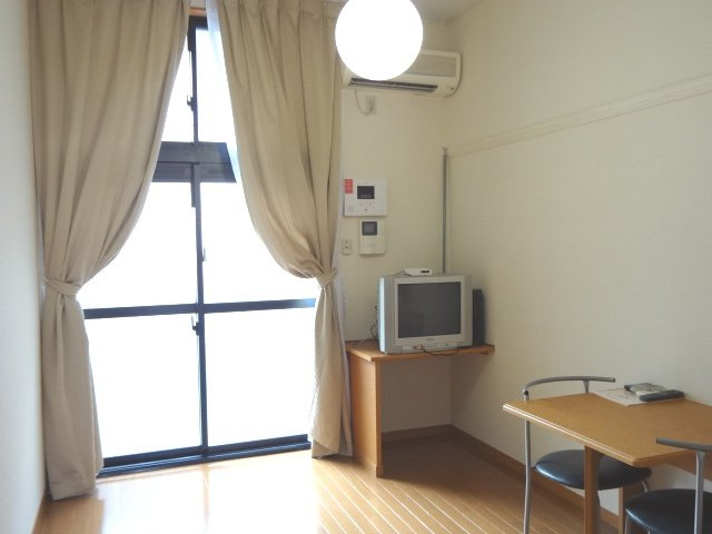 レオパレス真生の玄関