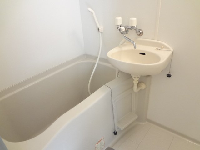 レオパレスドミール　リーパの浴室