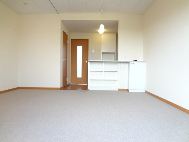 レオパレス祐久野の居間・リビング