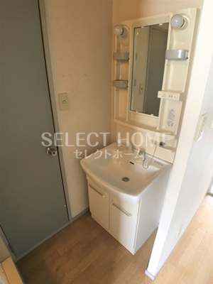 【独立洗面台】 | エタニティーＰａｒｔⅦ | 独立洗面台あり、毎朝おしゃれに忙しい女性の方におすすめです
同型タイプです