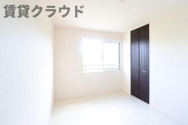 ロイヤルガーデンⅪの寝室|寝室にいかがでしょうか