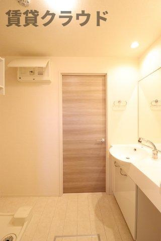 ロイヤルガーデンⅪの洗面所|広い洗面スペース