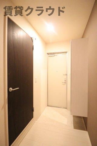 ロイヤルガーデンⅪの玄関|散らかりやすい玄関もシューズボックス付きでスッキリ収納♪