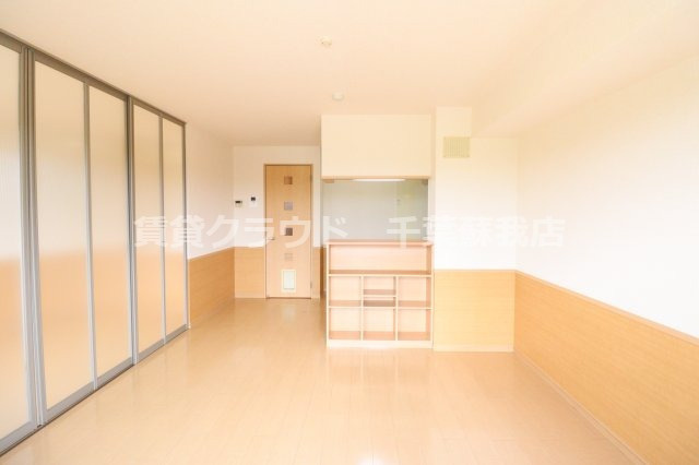 カンパーニュAの居間・リビング|腰壁のおしゃれなリビングです！