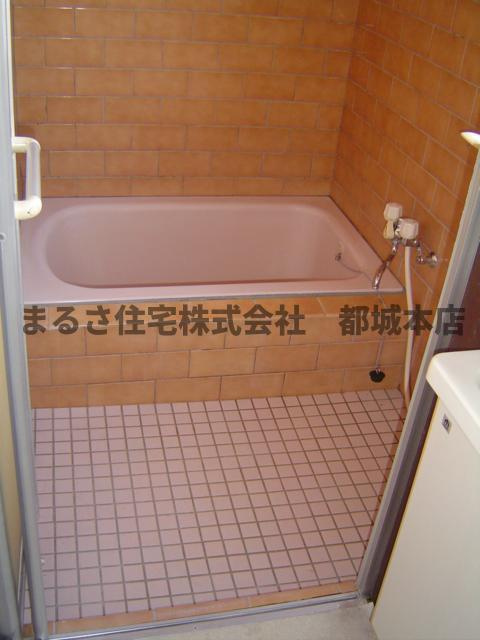 村中コーポの浴室|落ち着いた空間のお風呂です