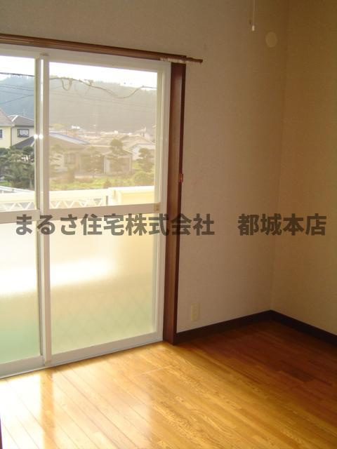 村中コーポの洋室|広々とした洋室です