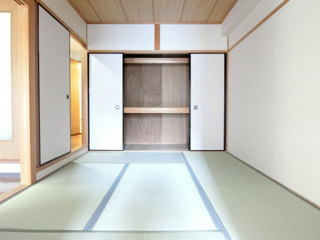 メゾンロゼの寝室|同物件別部屋