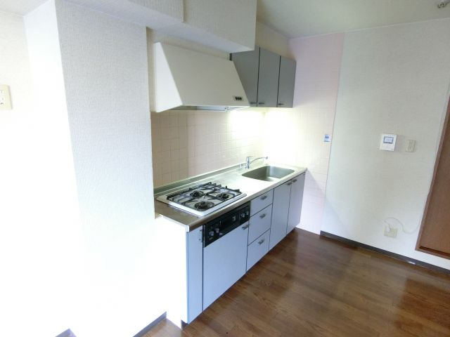 メゾンロゼのキッチン|同物件別部屋
