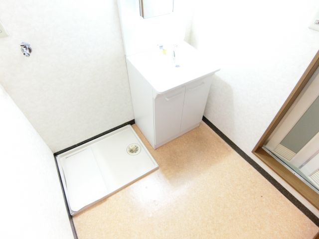 メゾンロゼの洗面所|同物件別部屋