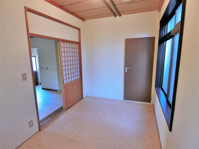 下永吉アパートの洋室