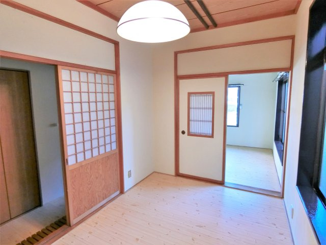 下永吉アパートの洋室