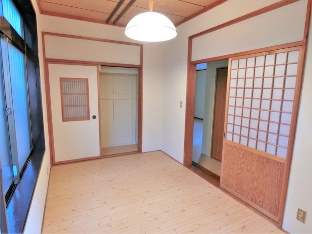 下永吉アパートの洋室
