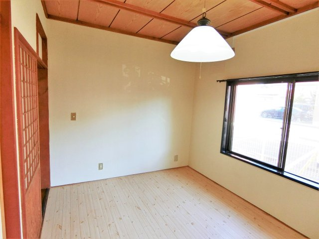 下永吉アパートの洋室