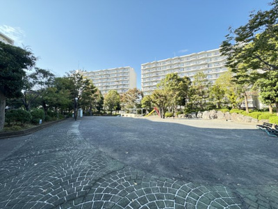 【その他共用部分】 | 鎌倉ロジュマンA棟 | 棟内に公園があり、子供も安心して遊ぶことができます。