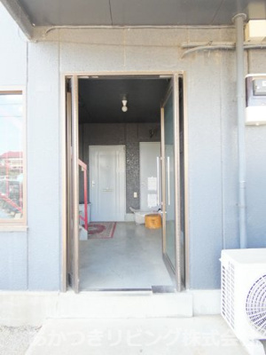 【エントランス】 | （MIUMIU城東）