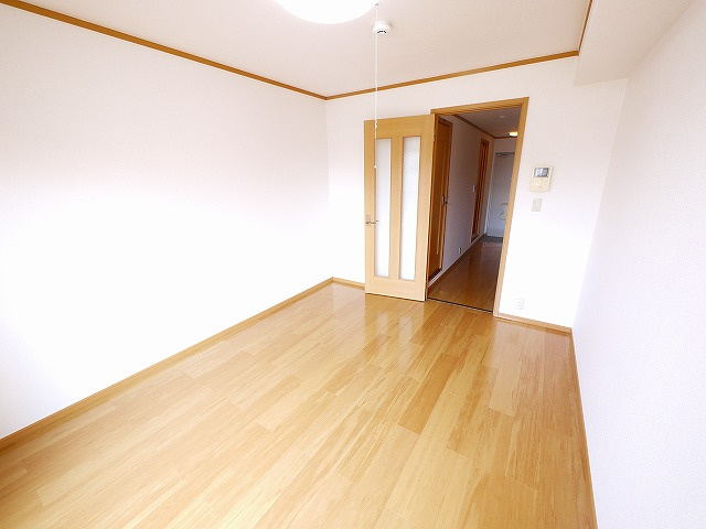 クラールコートの寝室|開放的な寝室です