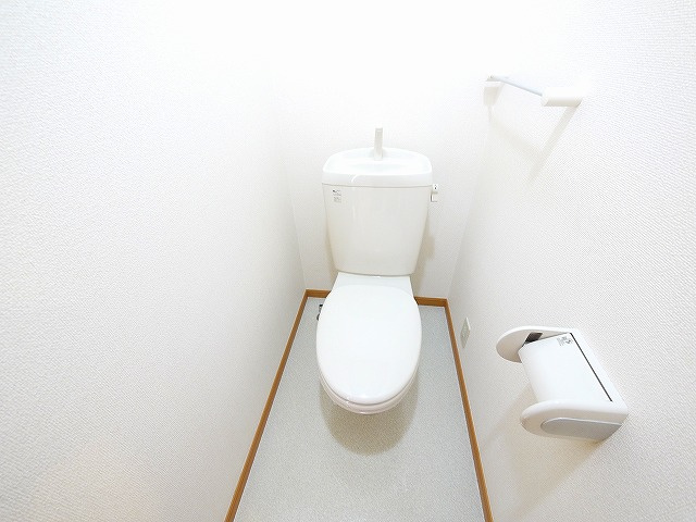 クラールコートのトイレ|落ち着いた色調のトイレです