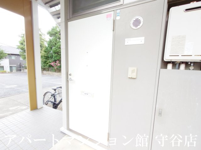 レオパレスアムールの玄関