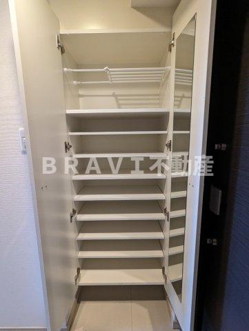ISM谷町六丁目　BRAVI不動産の玄関