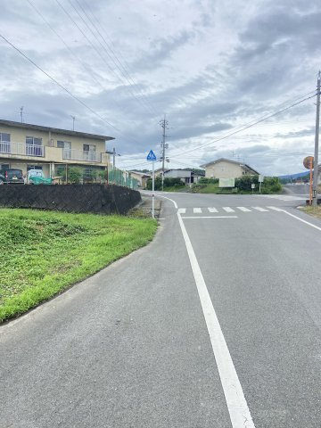 【前面道路含む現地写真】 | 菊池市片角　土地47坪　 | 2023年8月撮影