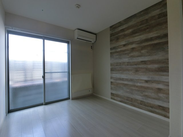 エアフォルク原木の寝室