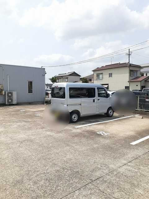 東田中向山　事務所の駐車場